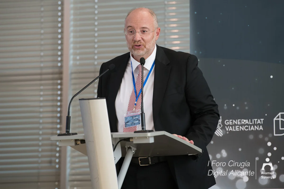 Entrevista al Dr. Juan Ángel Fernández Avamed Synergy Impulsando el futuro de la cirugía digital